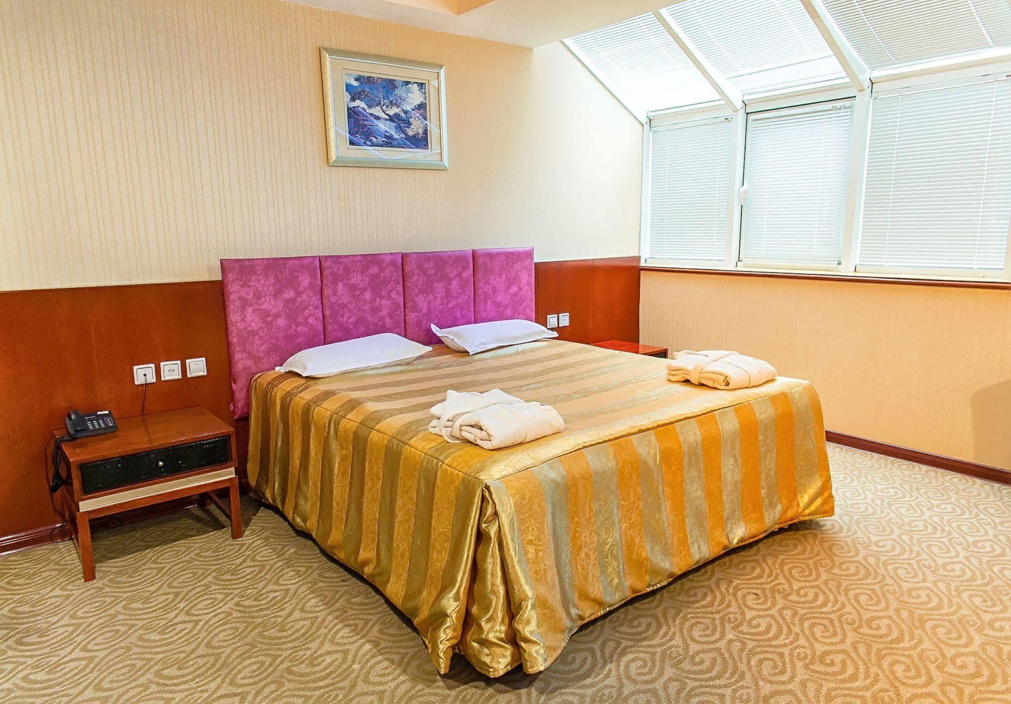 Renion Residence Hotel Almaty Eksteriør bilde